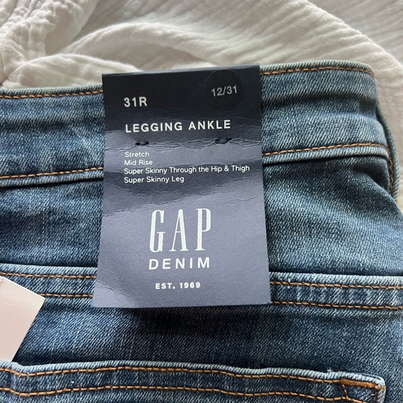 Gap Mid Rise Legging Ankle Jeans - Picture 3 of 3